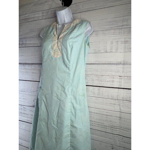 Vintage 1960s Lilly Pulitzer Blue Floral Sleeveless Dress with crochet lace trim - Picture 4 of 11